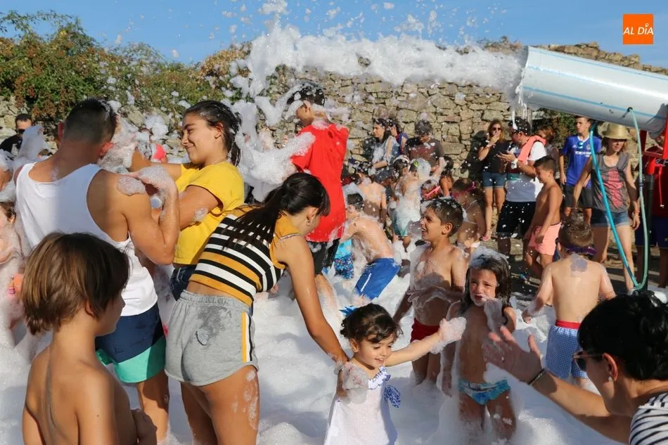 Foto 8 - La fiesta de la espuma y el tobog&aacute;n gigante triunfan entre los m&aacute;s peque&ntilde;os  