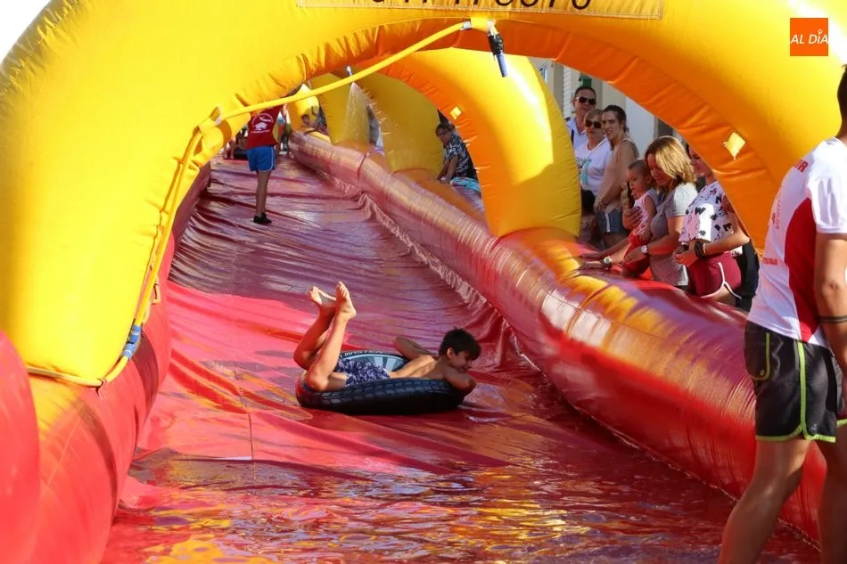 Foto 7 - La fiesta de la espuma y el tobog&aacute;n gigante triunfan entre los m&aacute;s peque&ntilde;os  