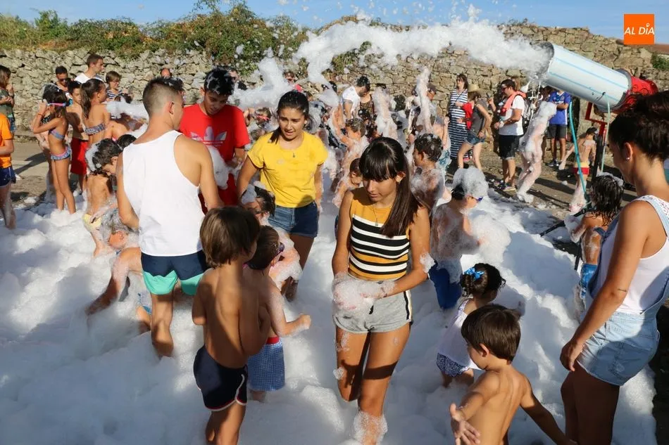 Foto 5 - La fiesta de la espuma y el tobog&aacute;n gigante triunfan entre los m&aacute;s peque&ntilde;os  