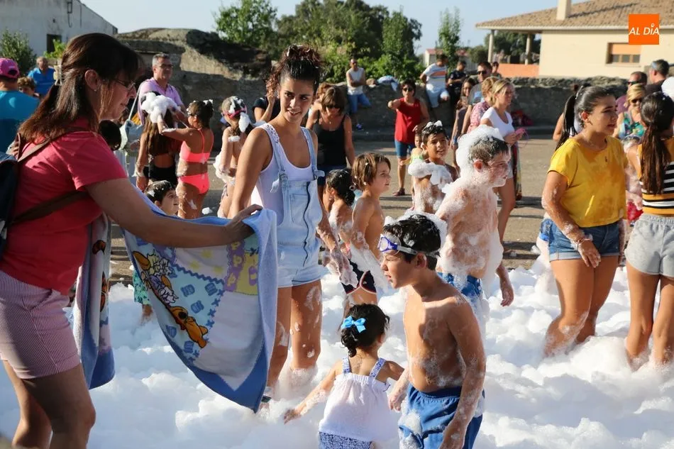 Foto 4 - La fiesta de la espuma y el tobog&aacute;n gigante triunfan entre los m&aacute;s peque&ntilde;os  