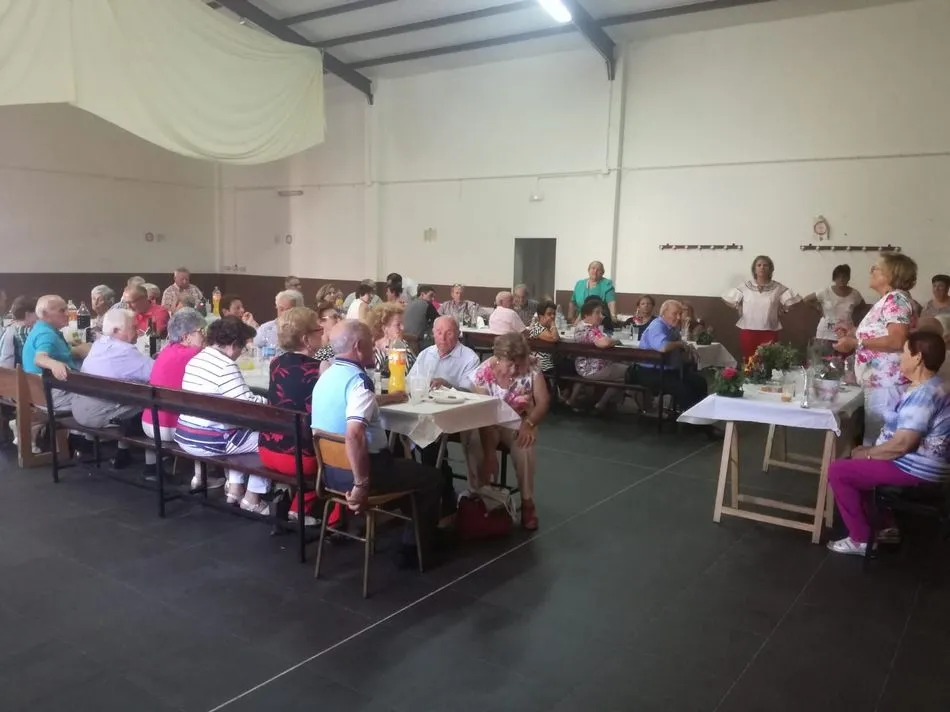 Foto 9 - La Asociaci&oacute;n de Mayores &lsquo;Padre Pascua&rsquo; celebra su fiesta anual  