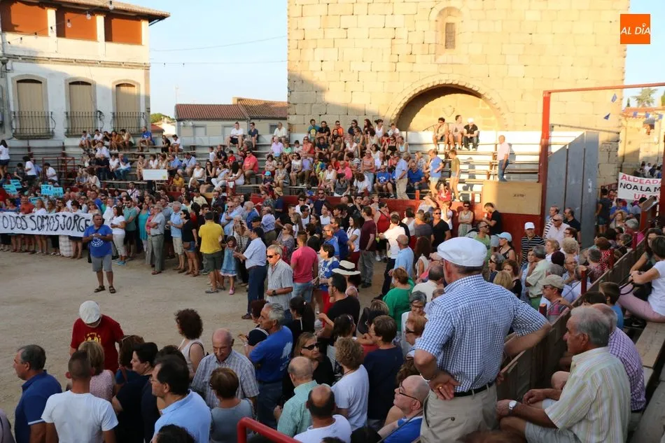 Foto 10 - Varios miles de personas dicen en Villavieja &ldquo;No a la mina&rdquo;  