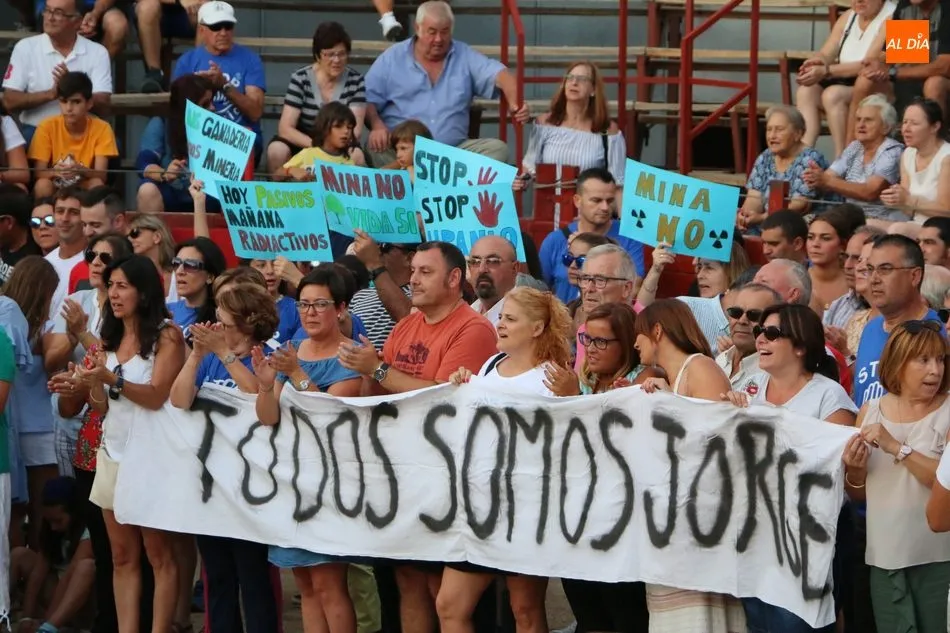 Foto 2 - Varios miles de personas dicen en Villavieja &ldquo;No a la mina&rdquo;  