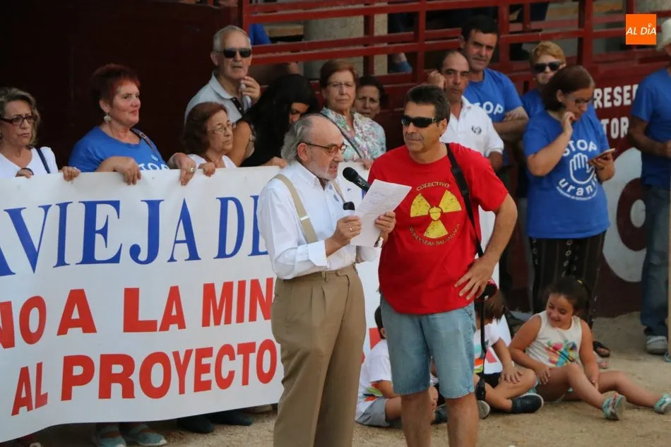 Varios miles de personas dicen en Villavieja No a la mina  