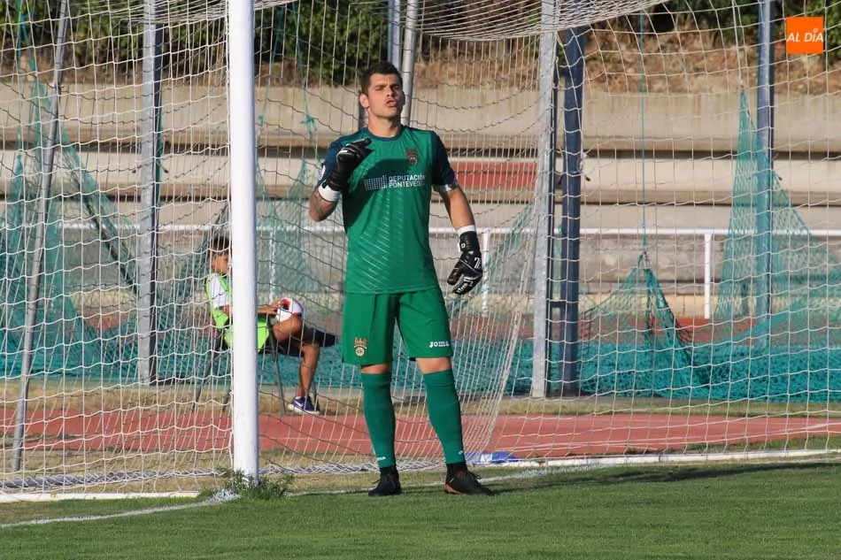 Foto 8 - Unionistas aterriza en Segunda B con victoria ante el Pontevedra (1-0)