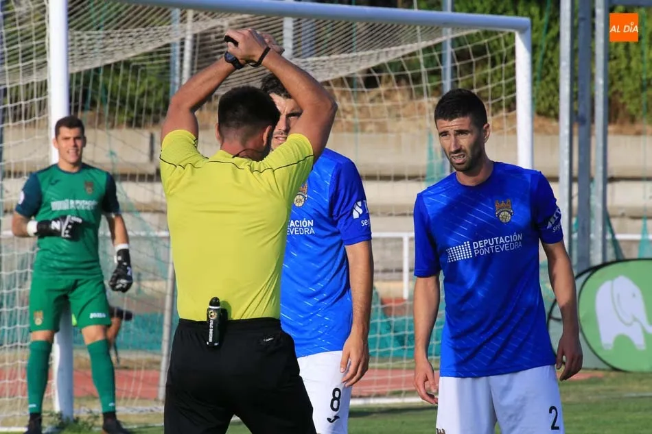 Foto 6 - Unionistas aterriza en Segunda B con victoria ante el Pontevedra (1-0)