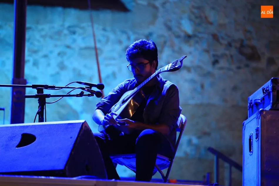 Foto 8 - Noche al ritmo del fado portugu&eacute;s y la voz de Mara