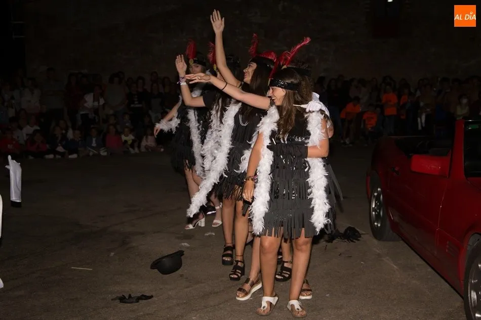 Foto 4 - El concurso de disfraces anima la noche