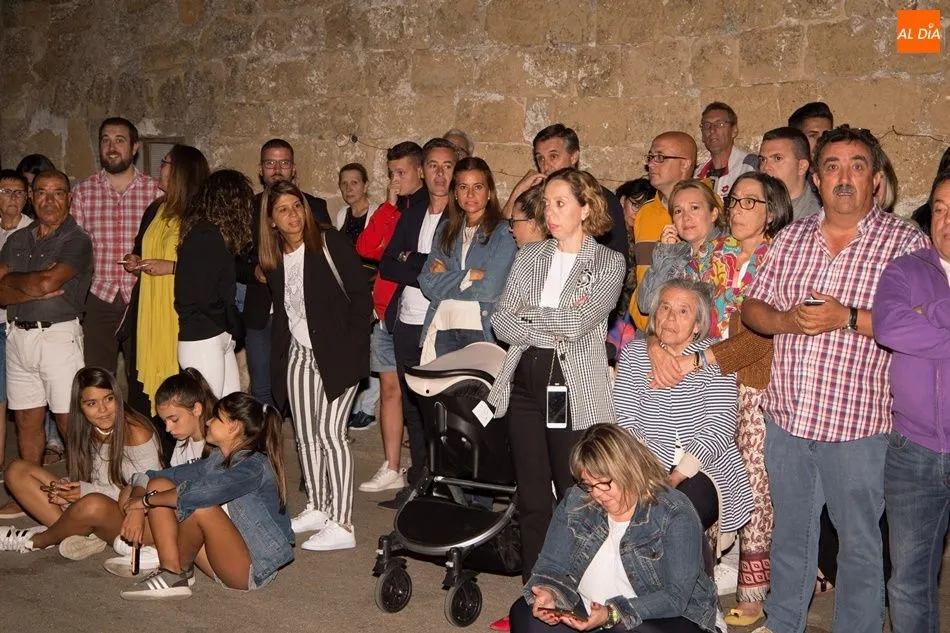Foto 3 - El concurso de disfraces anima la noche