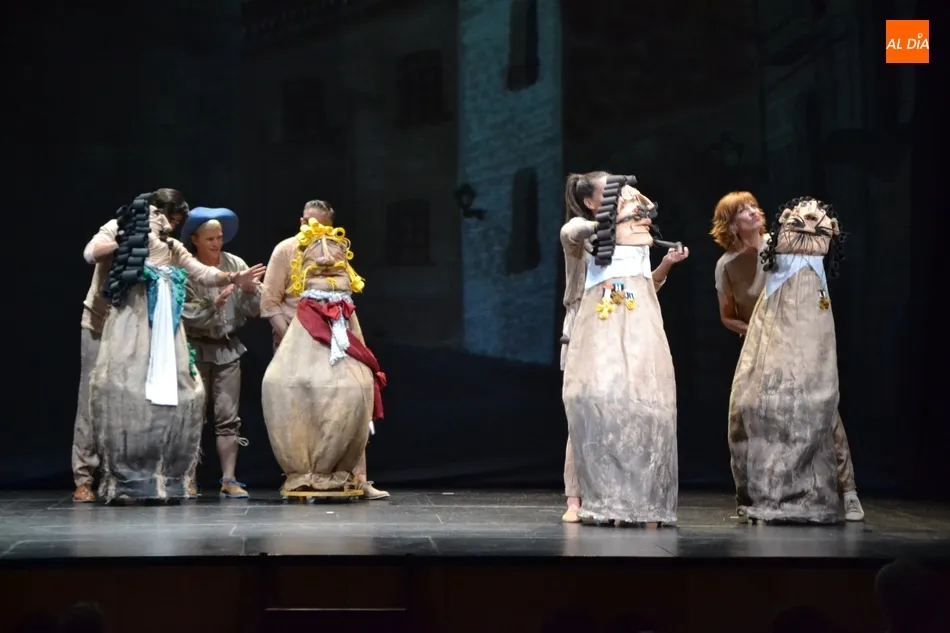 Foto 11 - Los humanos y las marionetas comparten escenario en la despedida del Teatro y de la Sala Esmark  