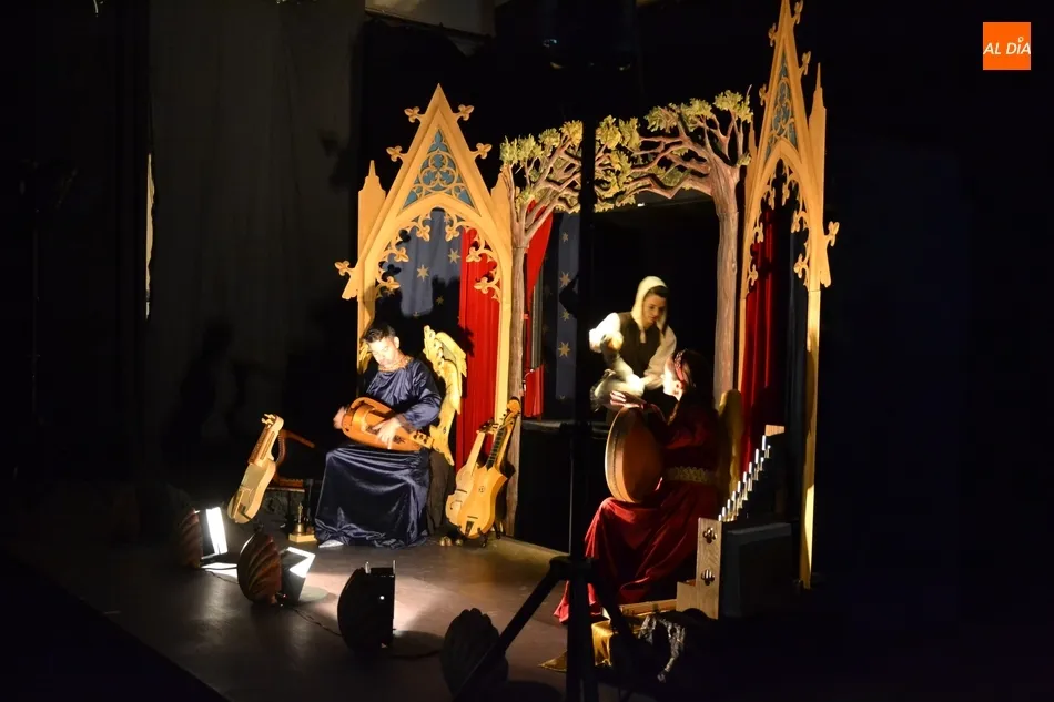 Foto 6 - Los humanos y las marionetas comparten escenario en la despedida del Teatro y de la Sala Esmark  