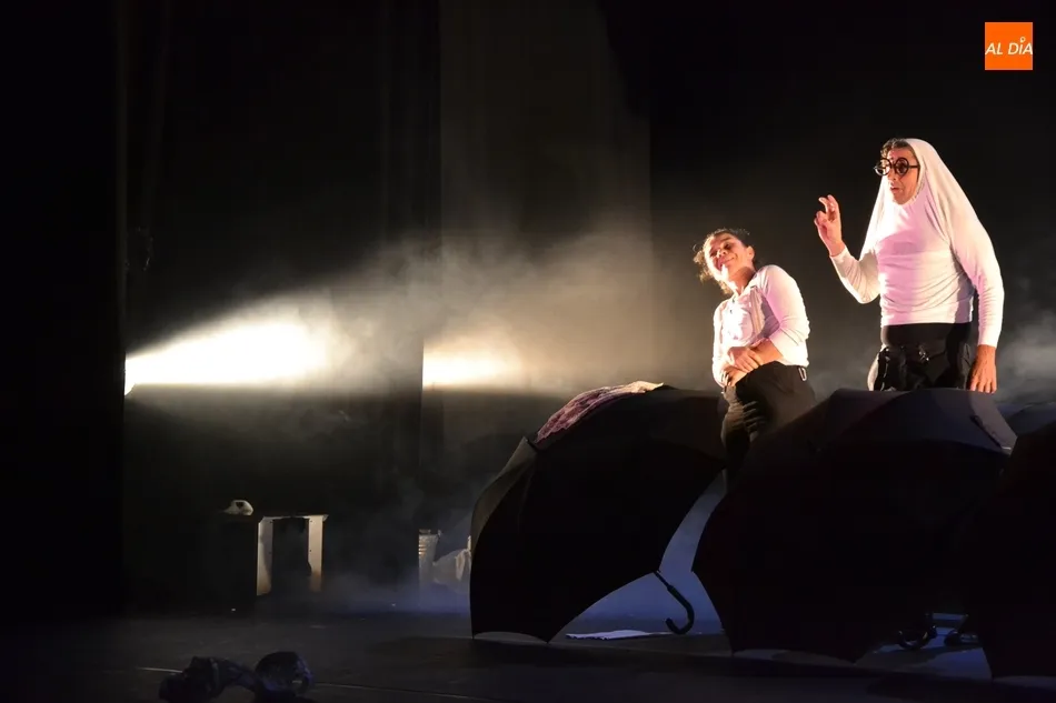Foto 10 - Divertid&iacute;sima versi&oacute;n de la historia de las apariciones de F&aacute;tima a cargo de Perip&eacute;cia Teatro  