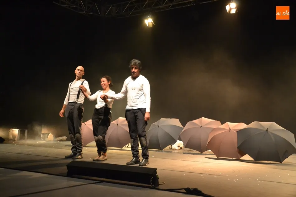 Foto 2 - Divertid&iacute;sima versi&oacute;n de la historia de las apariciones de F&aacute;tima a cargo de Perip&eacute;cia Teatro  