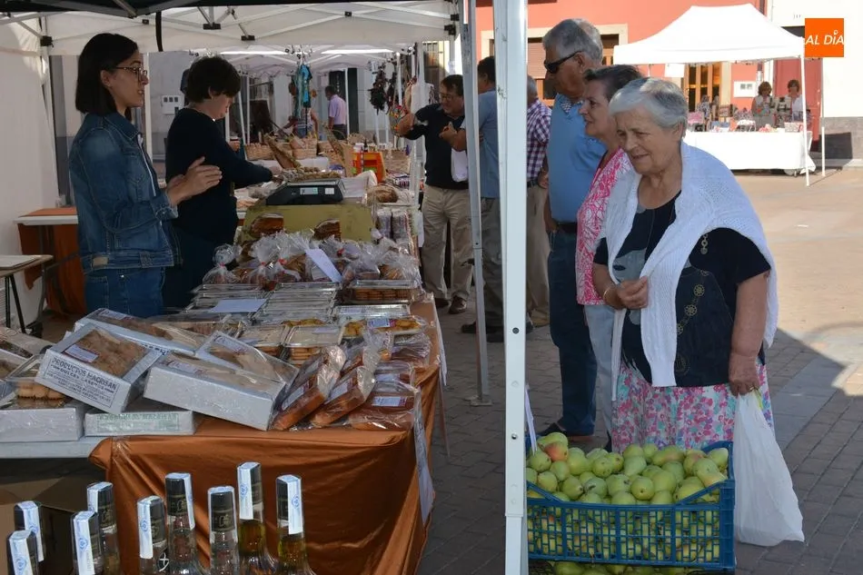 Foto 10 - Los productos aut&oacute;ctonos de la zona se muestran en la III Feria Hort&iacute;cola de Lumbrales