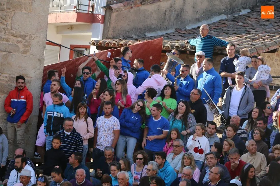 Foto 3 - Los novillos de Valdeflores ponen toda la emoci&oacute;n al segundo encierro de Aldead&aacute;vila