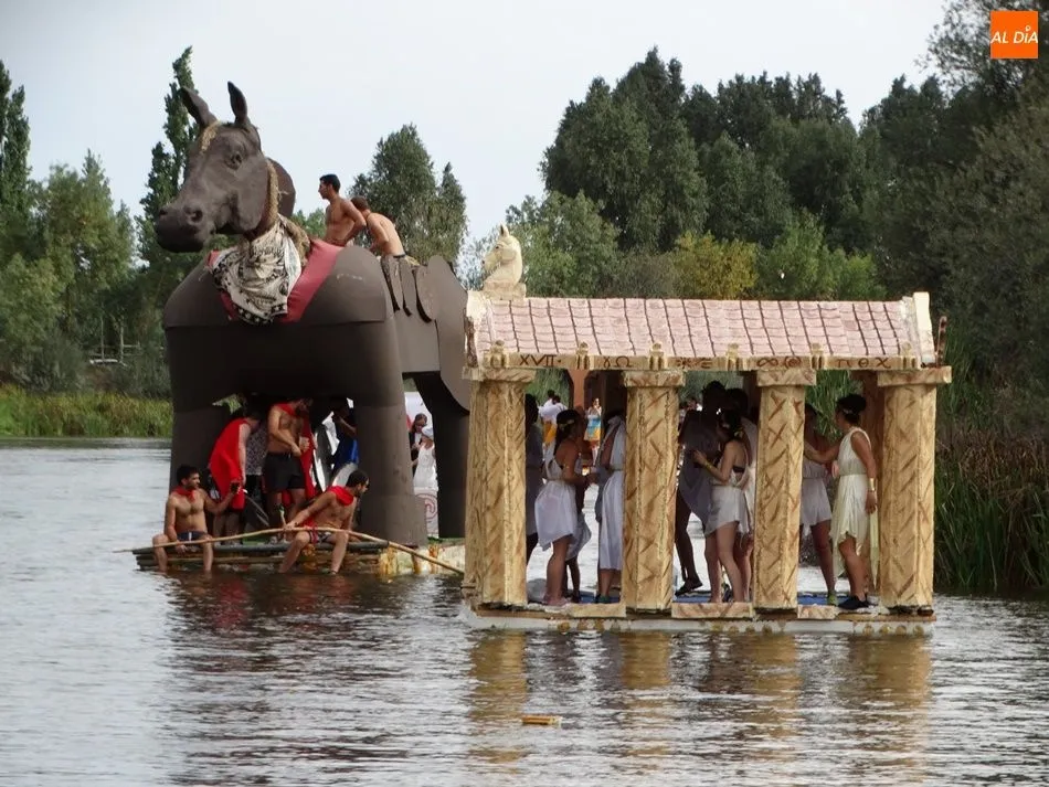 Dos barcas participantes en la Bajada del año pasado