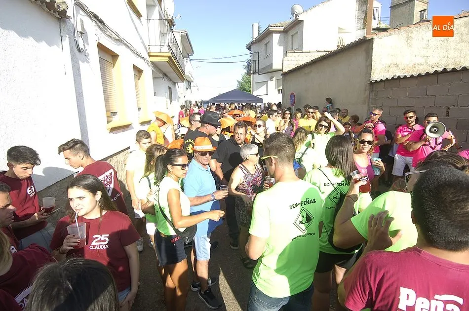 Foto 9 - &lsquo;S&aacute;lvase qui&eacute;n beba&rsquo; pronuncia el preg&oacute;n de Villar de Ciervo ante el resto de pe&ntilde;as  