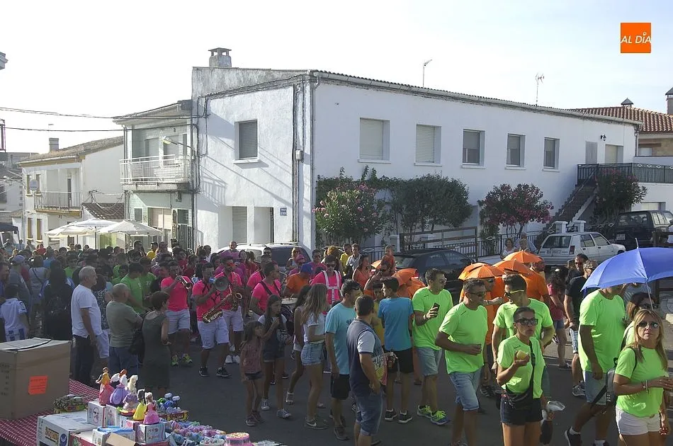 Foto 7 - &lsquo;S&aacute;lvase qui&eacute;n beba&rsquo; pronuncia el preg&oacute;n de Villar de Ciervo ante el resto de pe&ntilde;as  