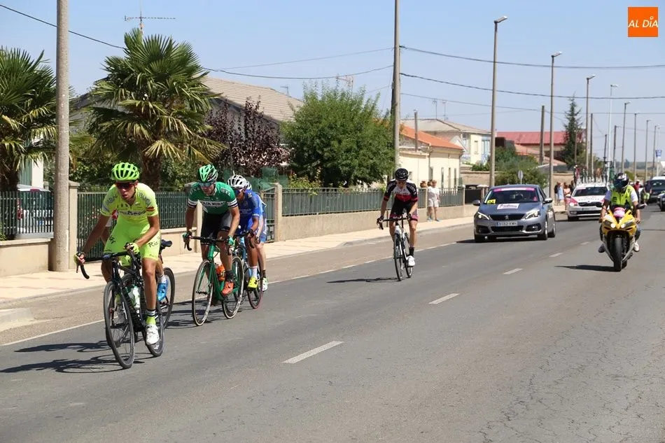 Foto 2 - El ciclismo llega a Las Villas con la Vuelta a Salamanca