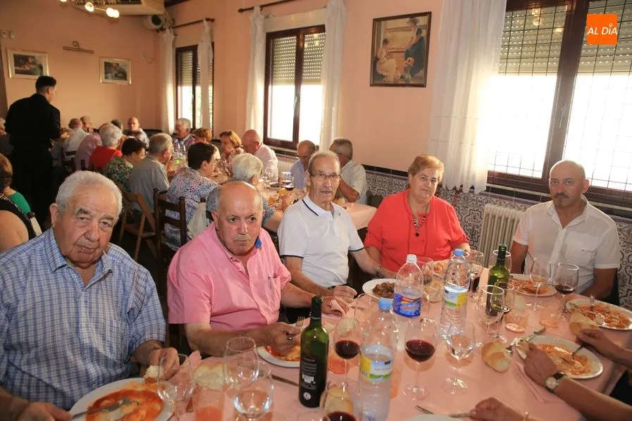 Foto 4 - La&nbsp;Asociaci&oacute;n de Mayores &lsquo;La Amistad&rsquo;&nbsp;se re&uacute;ne en el Mes&oacute;n Oliva con motivo de su fiesta...