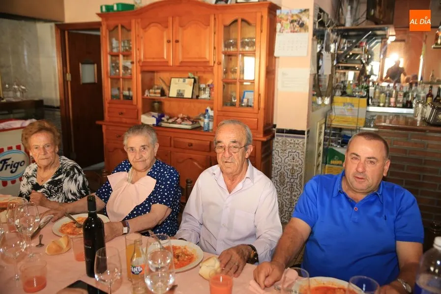 Foto 3 - La&nbsp;Asociaci&oacute;n de Mayores &lsquo;La Amistad&rsquo;&nbsp;se re&uacute;ne en el Mes&oacute;n Oliva con motivo de su fiesta...