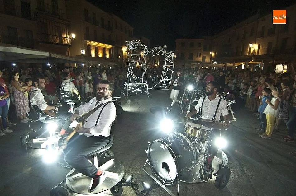Echa el telón una Feria con más espectadores, hoteles llenos y 700 personas involucradas...