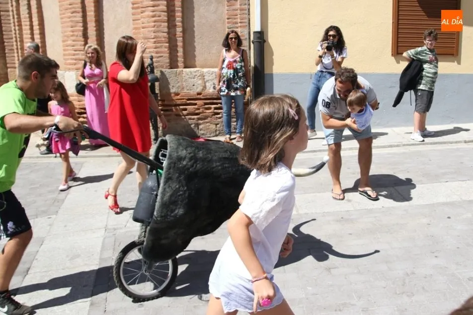 Foto 11 - Cabezudos y carretones taurinos hacen las delicias de los m&aacute;s peque&ntilde;os