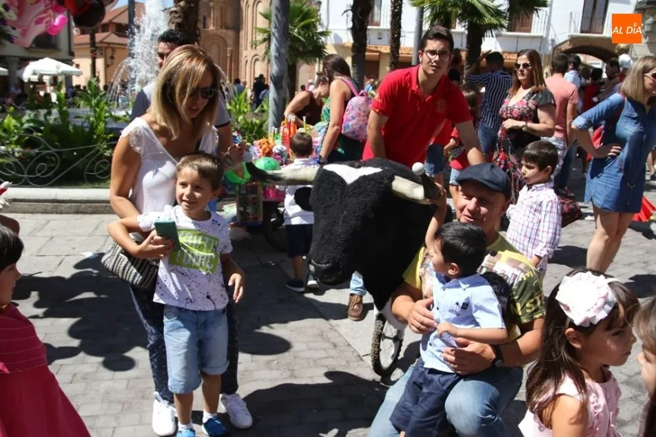 Foto 6 - Cabezudos y carretones taurinos hacen las delicias de los m&aacute;s peque&ntilde;os