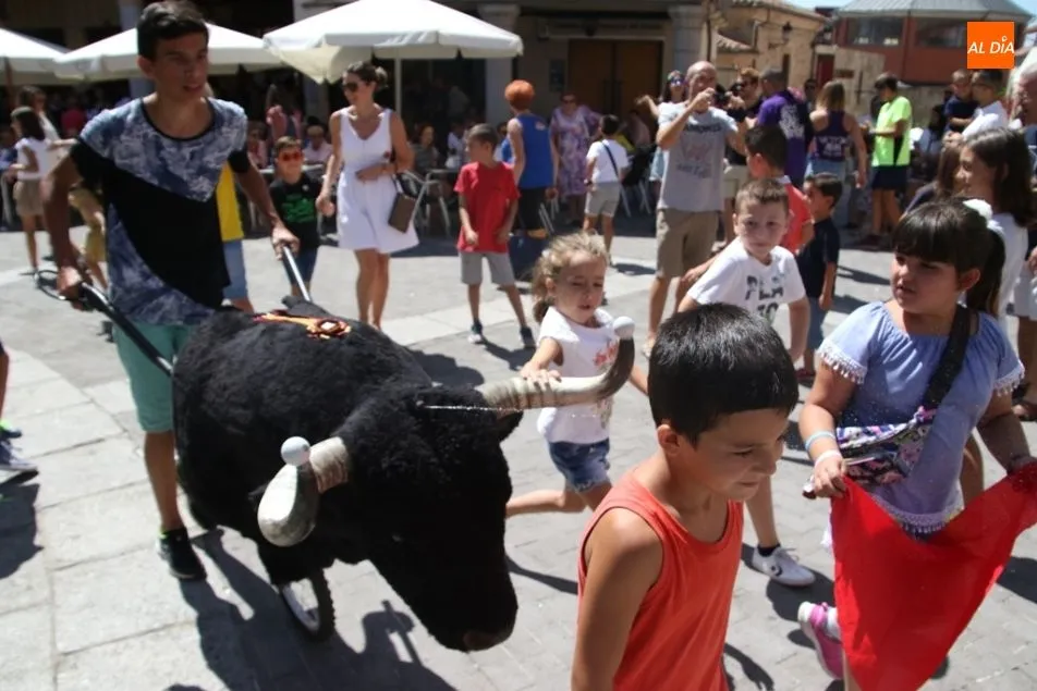 Foto 4 - Cabezudos y carretones taurinos hacen las delicias de los m&aacute;s peque&ntilde;os