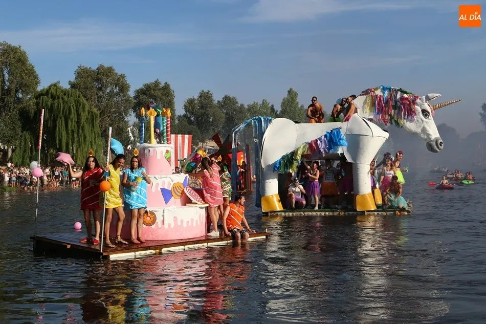Una tarta y un unicornio surcan el río