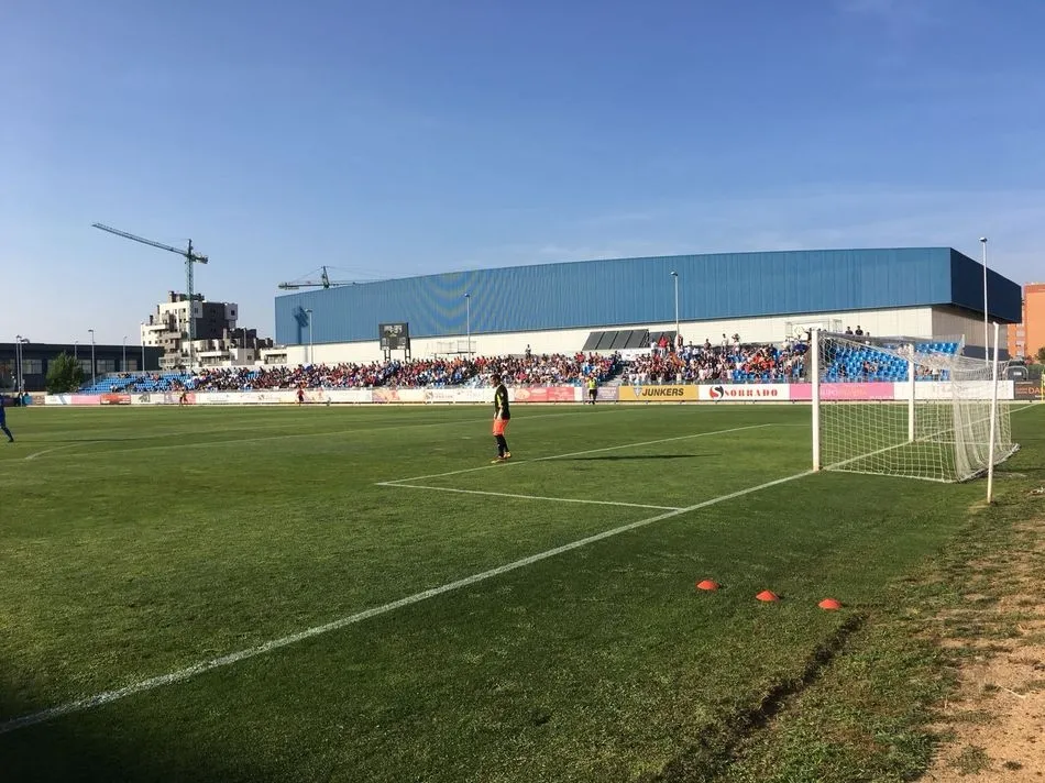 Foto 4 - El Salamanca CF UDS encaja una abultada goleada en su debut en Fuenlabrada (5-1)