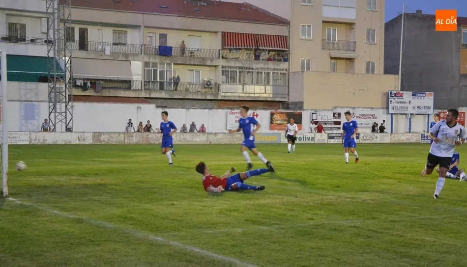 Segundo gol del Ciudad Rodrigo, obra de Manu González | Fotos @kisanghani