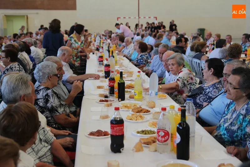 Foto 8 - M&uacute;sica, cuentacuentos y los mayores: protagonistas de un domingo de con gran ambiente ferias