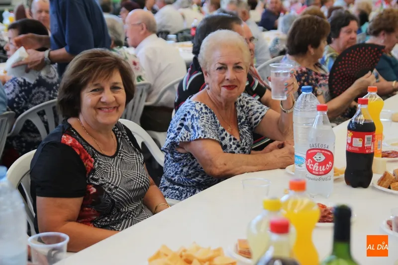 Foto 7 - M&uacute;sica, cuentacuentos y los mayores: protagonistas de un domingo de con gran ambiente ferias