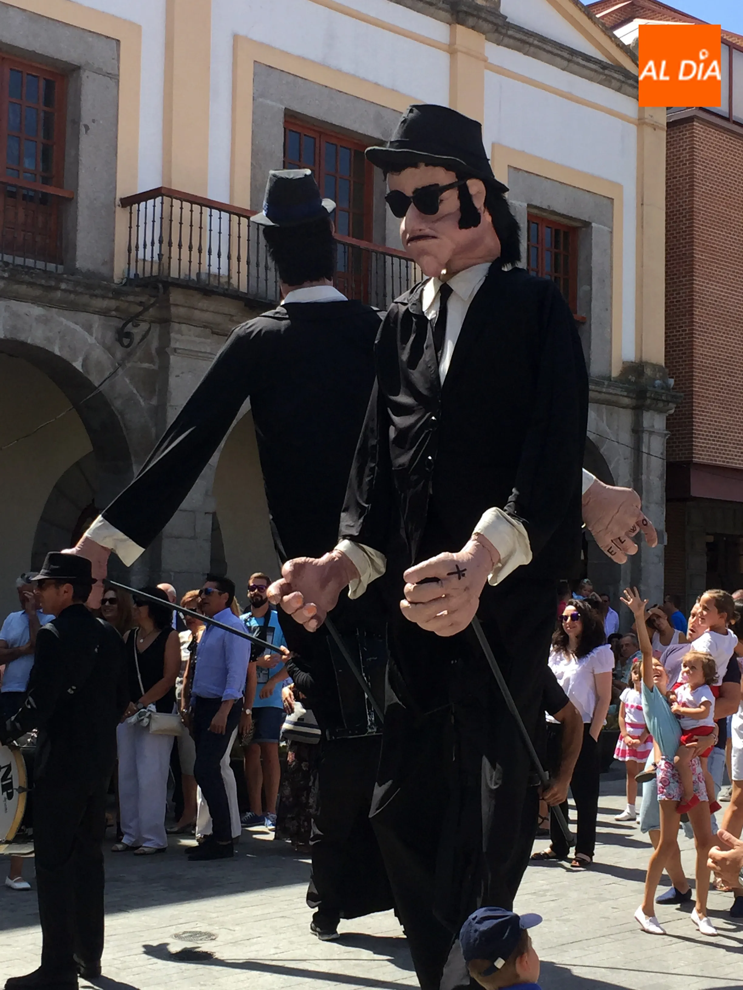 Foto 2 - M&uacute;sica, cuentacuentos y los mayores: protagonistas de un domingo de con gran ambiente ferias