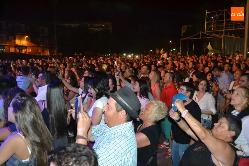 Foto 3 - Cerca de 2000 personas se suben al &lsquo;barquito de papel&rsquo; de Demarco Flamenco en Pe&ntilde;aranda  