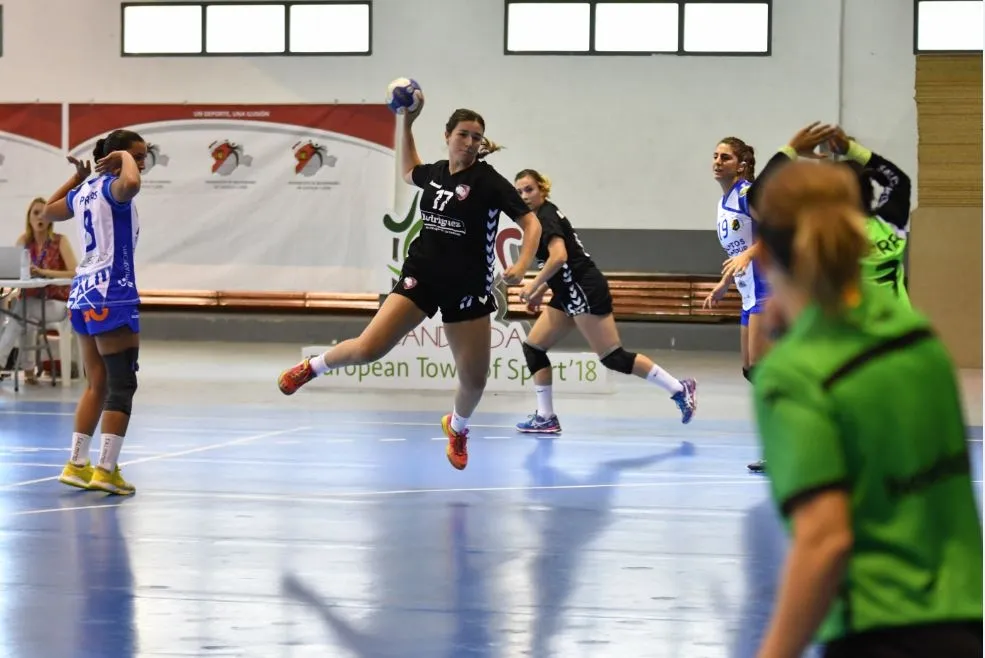 Foto 4 - El Aula se convierte en el primer ganador de la Copa de Castilla y Le&oacute;n Femenina