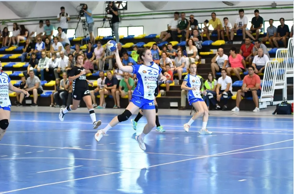 Foto 2 - El Aula se convierte en el primer ganador de la Copa de Castilla y Le&oacute;n Femenina