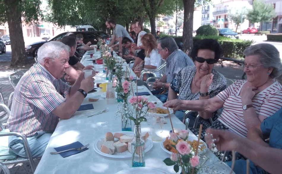 Foto 9 - Los vecinos fundadores de la Avenida de Salamanca celebran su 4&ordm; encuentro de hermandad  