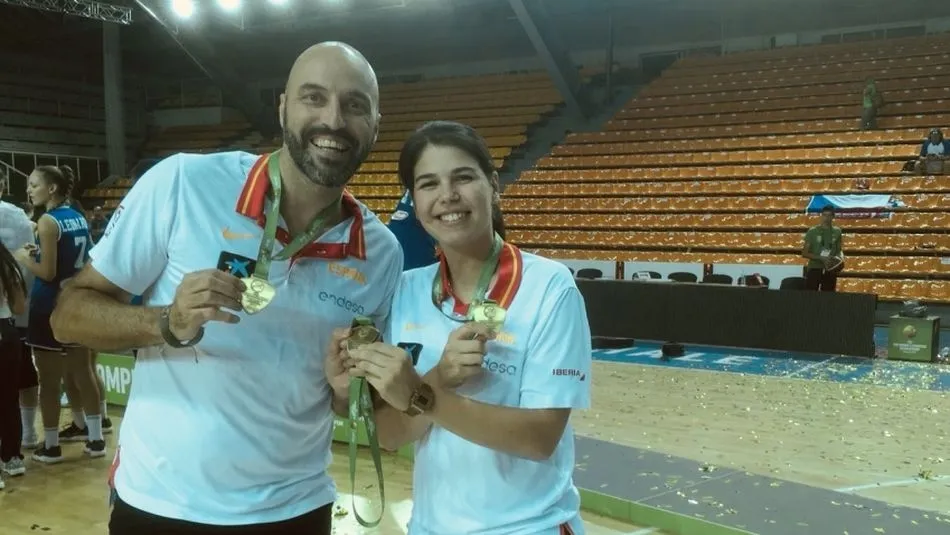 Técnicos de Avenida con las medallas de bronce.