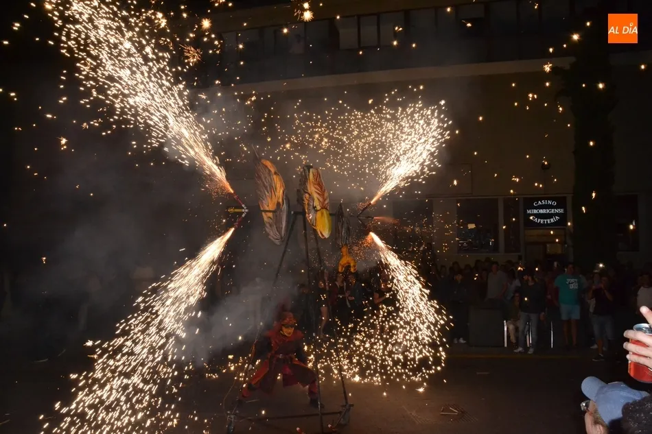 Disponibles varios vídeos más del espectacular correfoc de la Feria de Teatro  