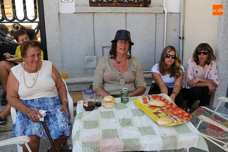 Foto 10 - M&aacute;s de 600 raciones de paella para seguir con los festejos