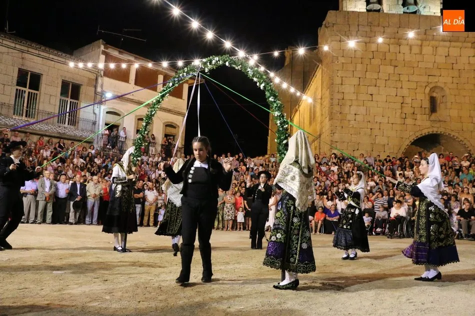 Foto 10 - Villavieja se entrega a la Virgen de Caballeros  