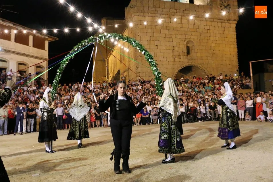 Foto 8 - Villavieja se entrega a la Virgen de Caballeros  