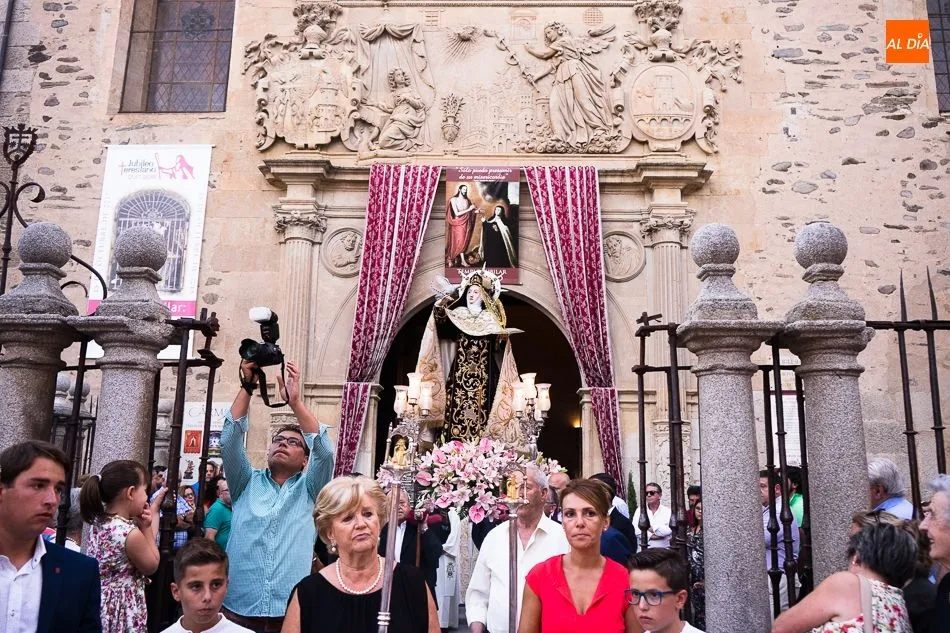 Foto 2 - Alba de Tormes se despide de Santa Teresa hasta el mes de octubre