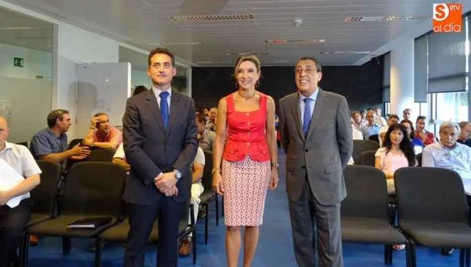 	La directora general de Telecomunicaciones de la Junta, María Victoria Seco, en una de sus visitas a Salamanca