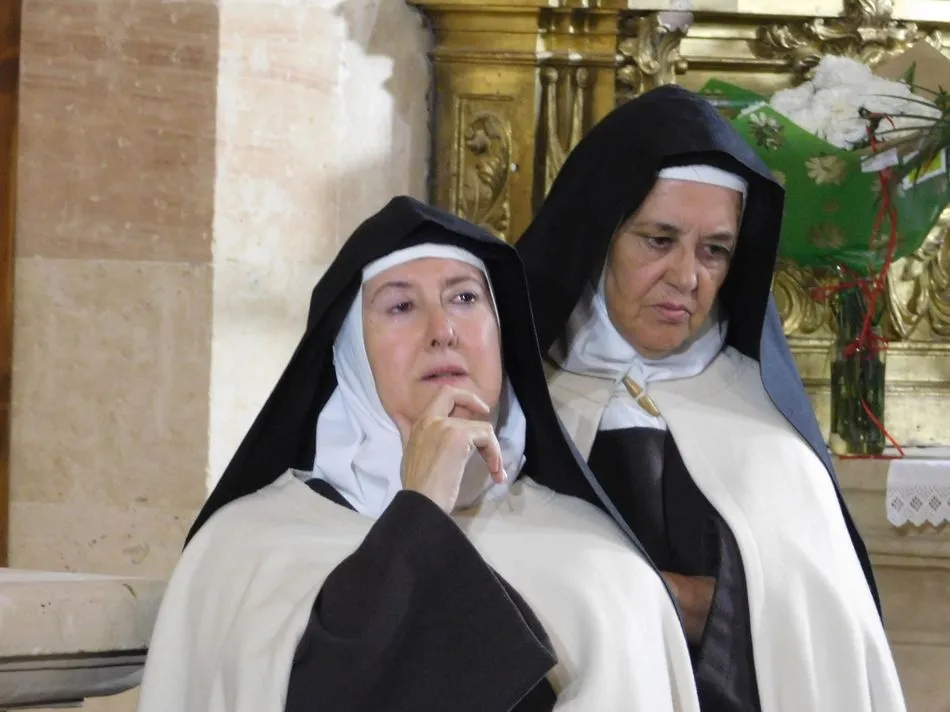Foto 2 - Teresa llena de luz la iglesia de Gomecello
