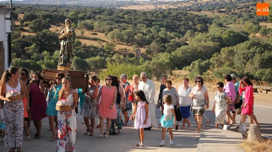 Tras la procesión llega la subasta de roscas, uno de los actos destacados de la fiestas de La Ofrenda / Archivo