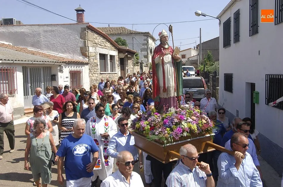 Procesión de San Agustín por las calles de la localidad | Fotos Adrián Martín