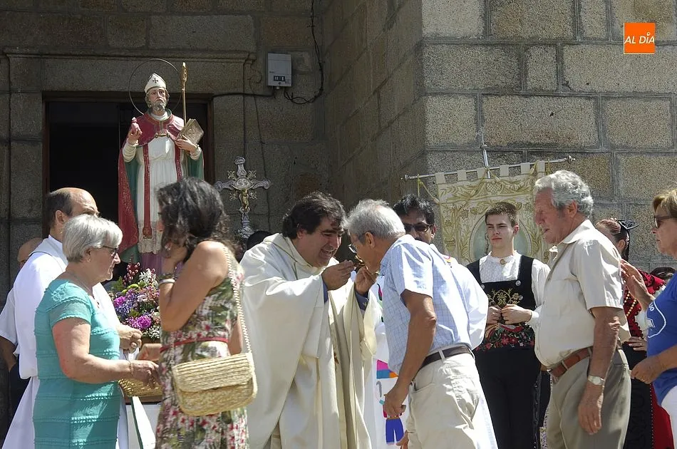 Foto 10 - Villar de Ciervo procesiona a su patr&oacute;n  